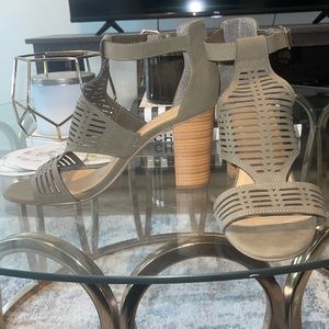 Super cute green open toe wedges. Perfect for summertime!!